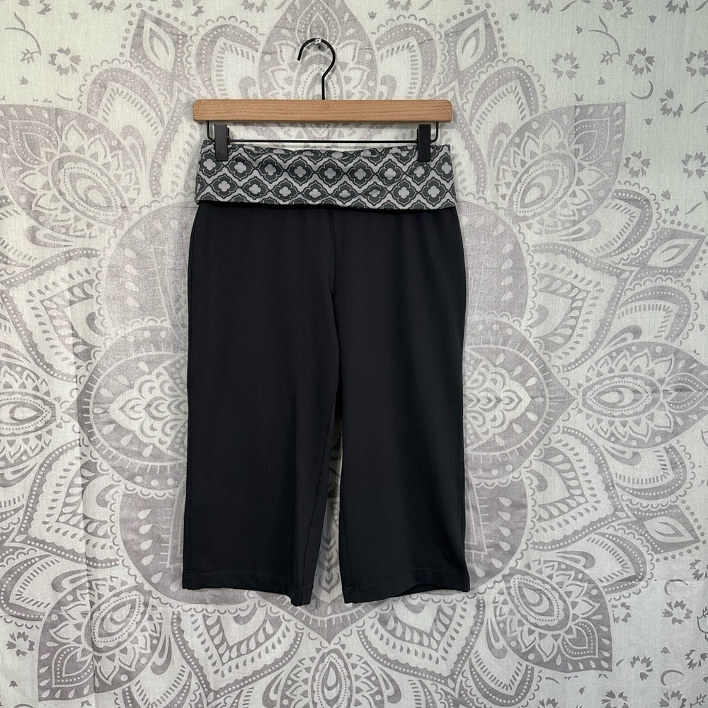 Euc $38 Danskin Now Long Shorts Legging Moroccan Grey Print Stretch Workout S